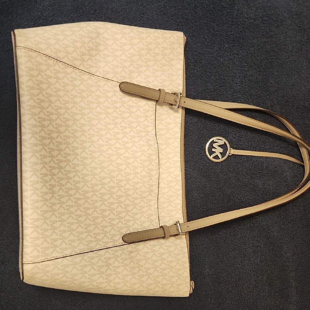 Michael Kors White And Grey Patterned Tote